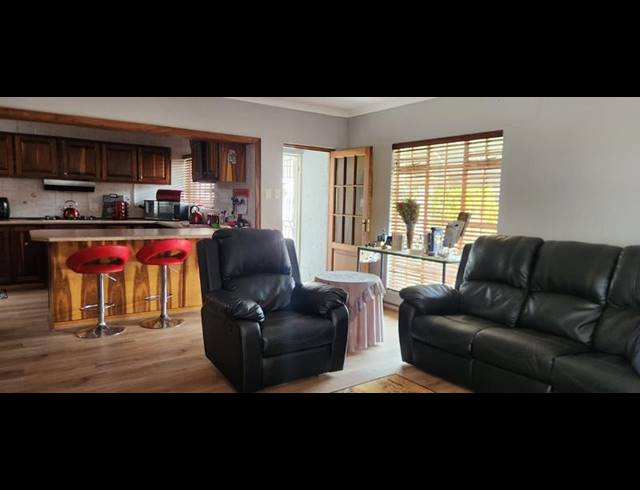 3 BEDROOM HOUSE FOR SALE IN SECUNDA CENTRAL